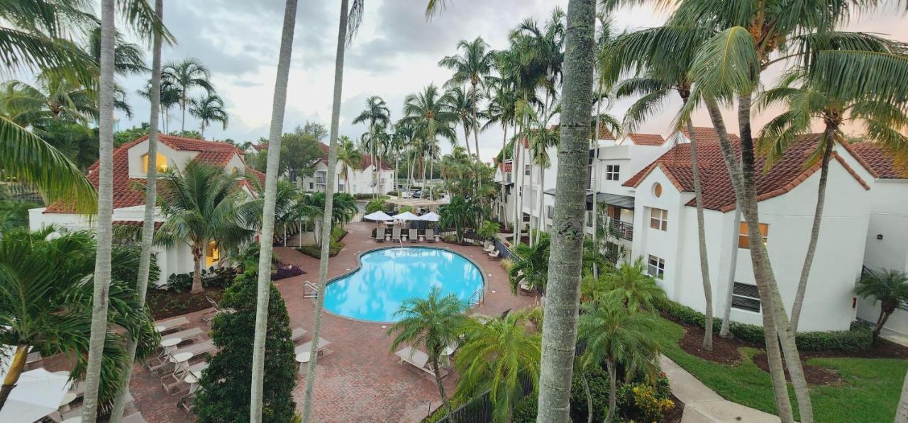 Dharma Home Suites Dania Beach At Sheridan Ocean Club Exterior foto